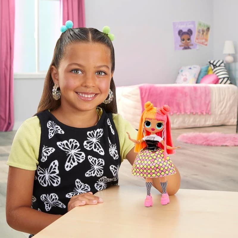 L.O.L. Surprise OMG Neonlicious Fashion Doll thumbnail 5